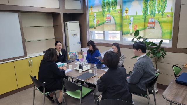 경북지역 한 학교에서 학교마음건강 관련 정신건강의학과 전문의가 학교 위기 상황 대응에 대한 컨설팅을 진행하고 있다. 경북교육청 제공