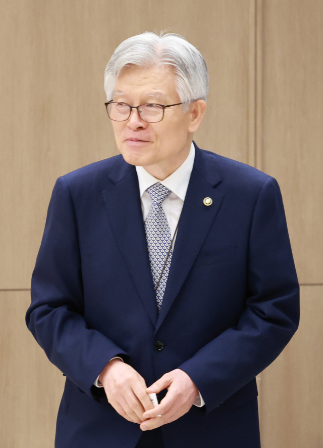 최동석 인사혁신처장이 23일 서울 용산 대통령실 청사에서 열린 임명장 및 위촉장 수여식에 참석하고 있다. 연합뉴스