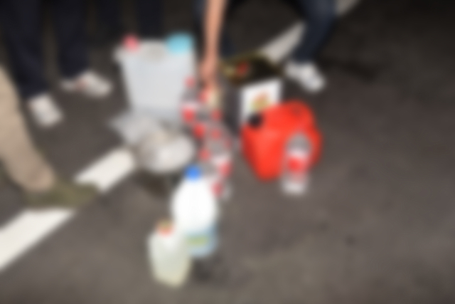 지난 21일 인천 송도국제도시 아파트에서 60대 남성이 아들을 사제총기로 살해한 뒤 체포됐다. 사진은 경찰이 21일 도봉구 피의자 자택에서 발견한 폭발물. 연합뉴스