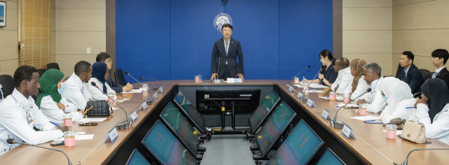 에티오피아 국립 웨라베대학교 학생 및 교직원 연수단이 한국의 발전 경험과 새마을학을 배우기 위해 영남대학교를 찾았다. 영남대 제공