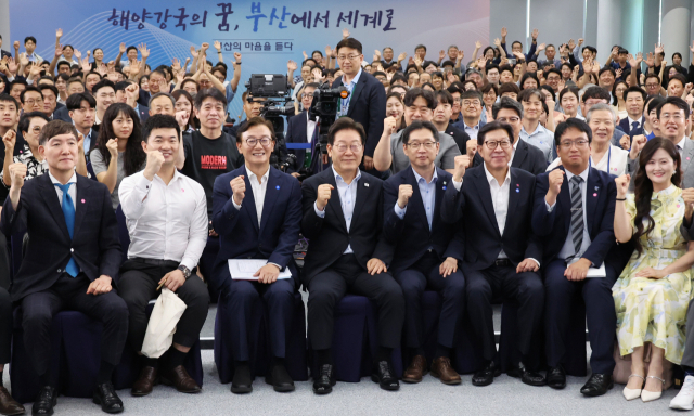 이재명 대통령이 25일 부산 부경대에서 열린 타운홀미팅 