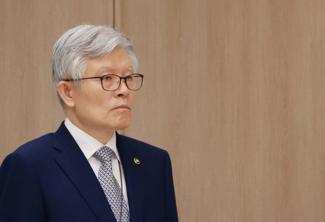 최동석 인사혁신처장이 23일 서울 용산 대통령실 청사에서 열린 임명장 및 위촉장 수여식에 참석하고 있다. 연합뉴스