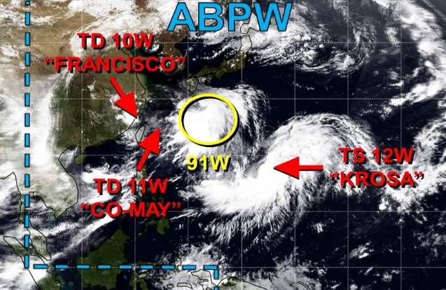 미국 합동태풍경보센터(JTWC, Joint Typhoon Warning Center) 감시 91W 열대요란(중간 노란 원). 왼쪽 7호 태풍 프란시스코와 8호 태풍 꼬마이는 26일 밤 기준 소멸한 상황이다. 오른쪽 9호 태풍 크로사는 일본 남동쪽 해상에서 북상 중이다. JTWC 홈페이지