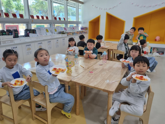 밀양다봄센터 요리 수업 모습. 밀양교육지원청 제공