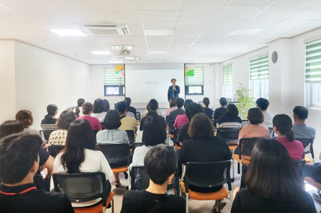 지난 24일 청송군보건의료원은 치매안심센터 교육장에서 