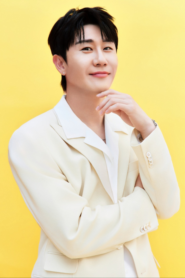 가수 영탁. 어비스컴퍼니 제공.