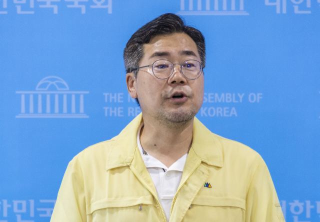 더불어민주당 당 대표 선거에 출마한 박찬대 의원이 28일 국회에서 