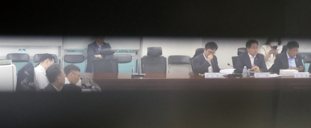 29일 서울 여의도 국회 의원회관에서 세제 개편안 마련을 위한 비공개 당정협의회가 열리고 있다. 연합뉴스