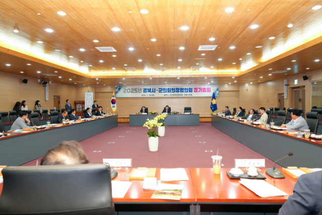 29일 경북시군의회의장협의회는 안동에서 열린 회의에서 정부의 미국산 농축산물 수입 검토를 강력히 비판하며 중단을 요구하는 성명서를 발표했다. 청송군의회 제공