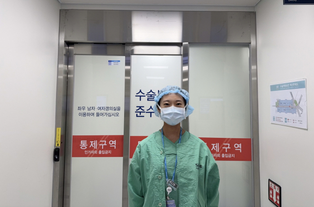 대구과학대 간호학과 졸업생 이다희(35) 씨의 서울대학교병원 본원 근무 모습. 대구과학대 제공