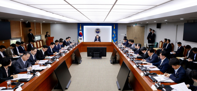 이재명 대통령이 30일 서울 용산 대통령실 청사에서 열린 비상경제점검 태스크포스(TF) 3차 회의를 주재하고 있다. 연합뉴스