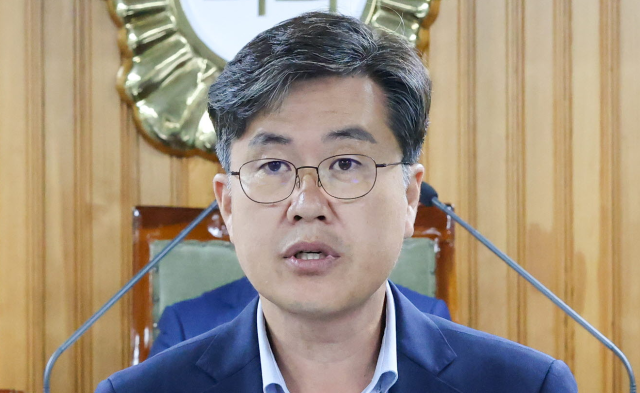 경찰, '이해충돌법 위반' 우충무 등 4명 검찰 재송치