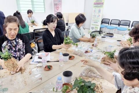 청송군정신건강복지센터, 중장년층 대상 '마음톡톡 반려식물 키우기' 운영