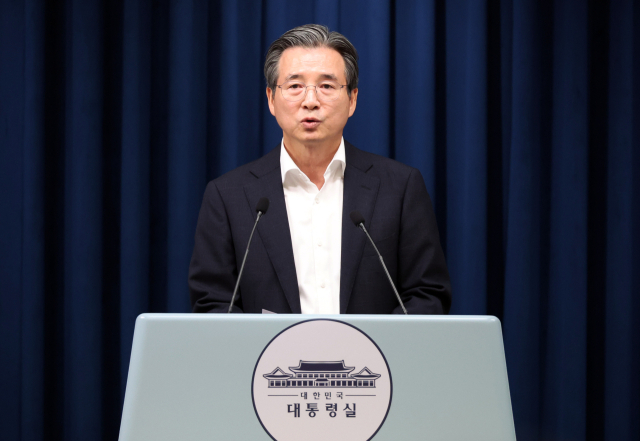 김용범 정책실장이 31일 용산 대통령실 기자회견장에서 한국형 차세대 전력망 관련 브리핑을 하고 있다. 연합뉴스