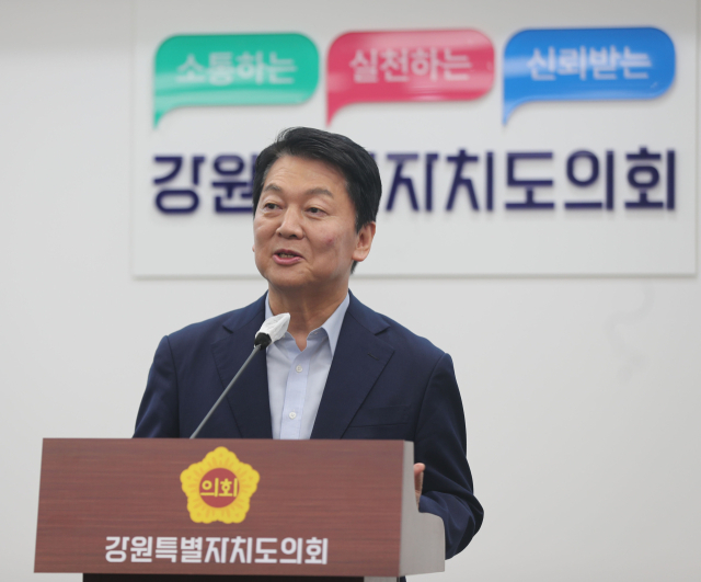31일 강원특별자치도의회에서 열린 출입기자단 간담회에서 국민의힘 당권 주자인 안철수 의원이 발언하고 있다. 연합뉴스