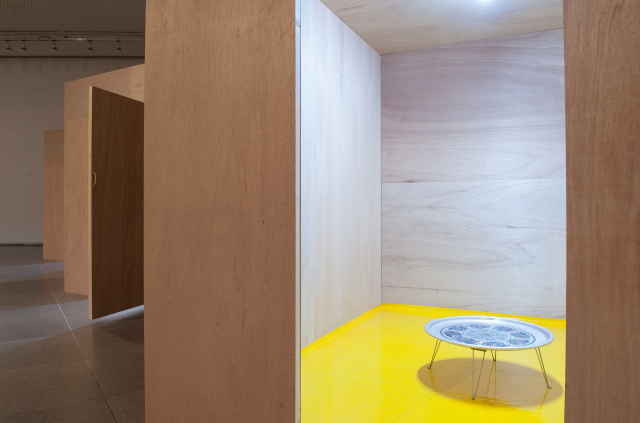 정재범, 쪽방네트워크, 2017-2025, 사운드 설치, 나무, 혼합재료, 230×180×200cm
