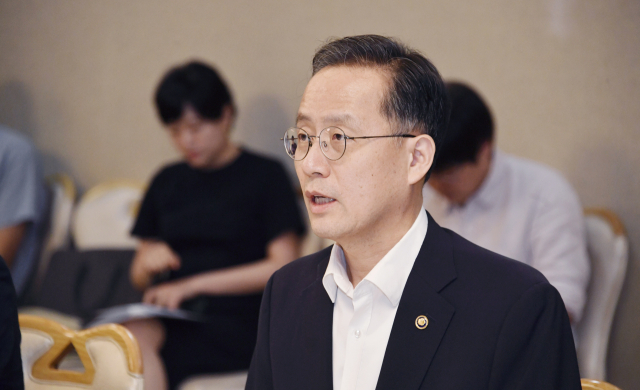 정부는 1일 정부서울청사에서 15개 부처와 연구기관이 참석한 가운데 경제형벌 합리화 TF 1차 회의를 열었다. TF공동단장을 맡은 이형일 기재1차관. 기획재정부 제공