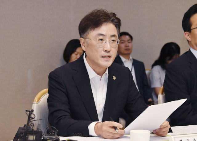 정부는 1일 정부서울청사에서 15개 부처와 연구기관이 참석한 가운데 경제형벌 합리화 TF 1차 회의를 열었다. TF공동단장을 맡은 이진수 법무부 차관. 기획재정부 제공