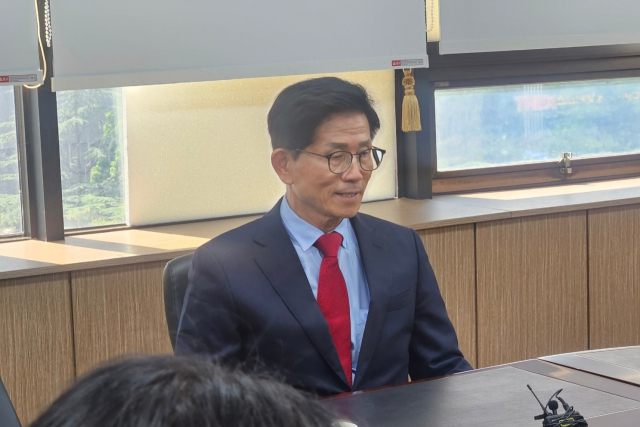 김문수 국민의힘 당 대표 후보가 1일 국민의힘 대구경북시도당을 찾아 지역 기자들의 질문에 답하고 있다. 윤정훈 기자