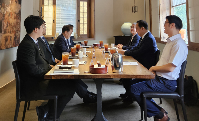 7일 열릴 3차 수련협의체 회의에 관심이 집중되고 있다. 사진은 지난달 31일 서울 중구 달개비에서 2차 수련협의체 회의가 진행되는 모습