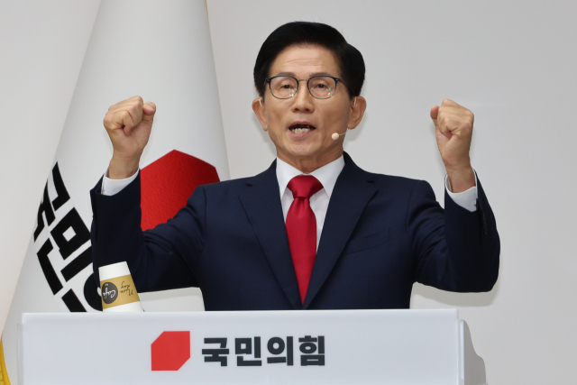 국민의힘 김문수 당대표 후보가 3일 서울 여의도 국민의힘 당사에서 열린 제6차 전당대회 후보자 비전대회에서 비전을 발표하고 있다. 연합뉴스