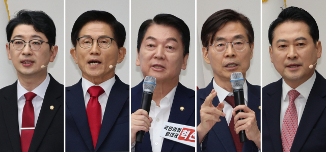 국민의힘 주진우(왼쪽부터)·김문수·안철수·조경태·장동혁 당 대표 후보가 3일 서울 여의도 국민의힘 당사에서 열린 제6차 전당대회 후보자 비전대회에서 정견을 발표하고 있다. 연합뉴스