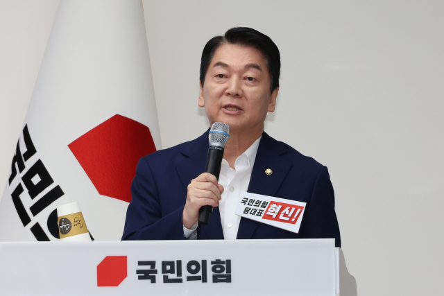 안철수 국민의힘 당대표 후보가 3일 서울 여의도 국민의힘 당사에서 열린 제6차 전당대회 후보자 비전대회에서 비전을 발표하고 있다. 연합뉴스
