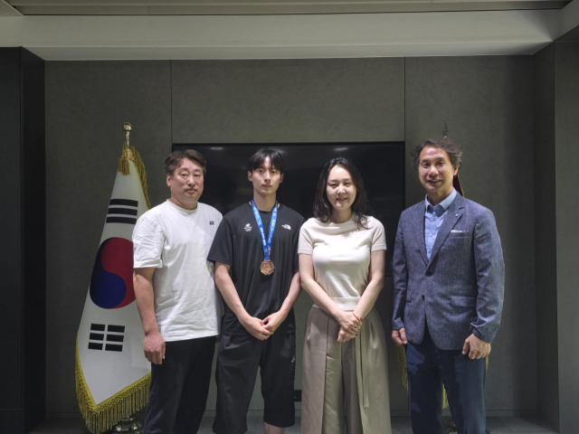 대구과학대 박지은 총장과 박시현 선수 및 코치진이 