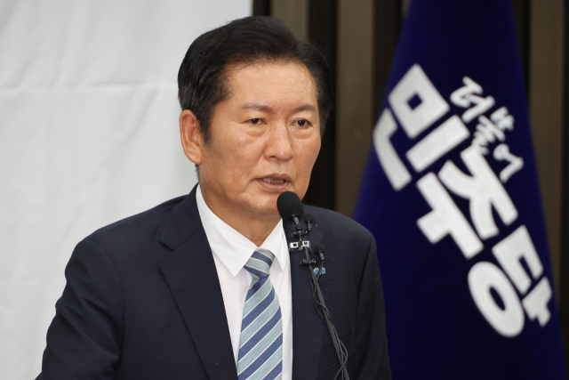 더불어민주당 정청래 신임 대표가 4일 서울 여의도 국회에서 열린 의원총회에서 발언하고 있다. 연합뉴스