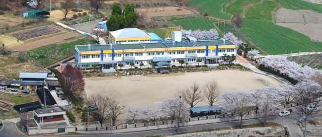 군위군 부계면에 위치한 부계중학교 전경