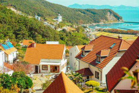  경남도 명소 6개소, 웹툰 3D 배경으로 만들어 전국 무료 배포  - 도내 웹툰작가 일감 제공, 기성작가 효율성 제고, 경남명소