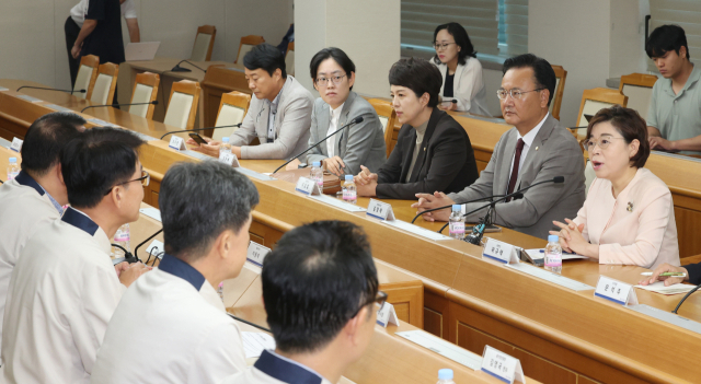 국민의힘 김정재 정책위의장이 6일 현대자동차 울산공장에서 열린 관세 대응 간담회에세 발언하고 있다. 연합뉴스