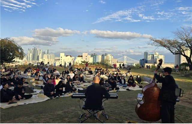 도모헌 잔디정원에서 시민문화행사가 열리고 있다. [사진=부산시]