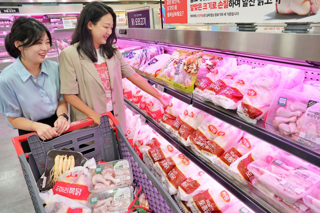 롯데마트가 오는 13일까지 7일간 복날 대표 식재료를 최대 50% 할인 판매한다. 롯데마트 제공