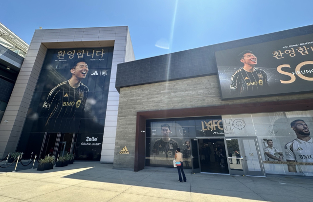 손흥민 LAFC 입단 기자회견이 열린 7일 미국 로스앤젤레스 BMO 스타디움에 손흥민을 환영하는 벽보가 걸려 있다. 연합뉴스