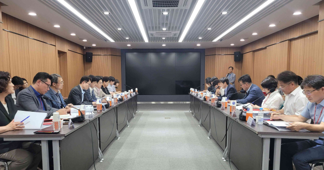 대구시는 지난달 24일 박희준 재난안전실장 주재로 실·국장 점검회의를 열고 시 산하 사업장의 안전보건관리 운영 실태 등을 논의했다. 대구시 제공.