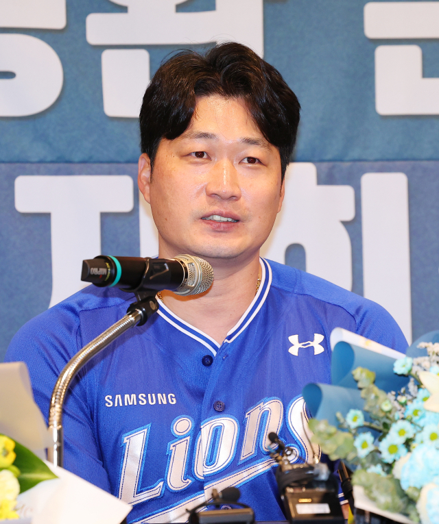 삼성 라이온즈 투수 오승환이 7일 인천 오라카이 송도파크 호텔에서 은퇴 기자회견을 하고 있다. 연합뉴스