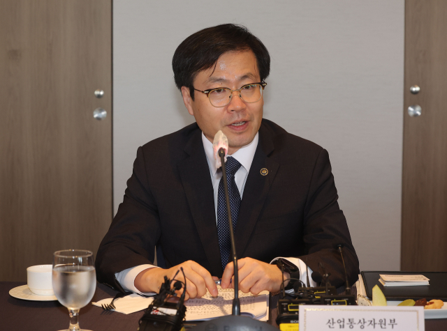 여한구 산업통상자원부 통상교섭본부장이 7일 서울 중구 소공동 롯데호텔에서 열린 제2차 통상정책자문위원회에 참석해 인사말을 하고 있다. 연합뉴스