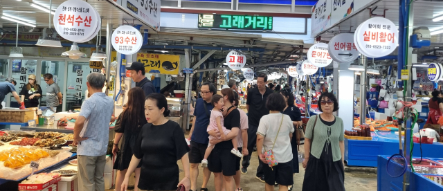 '소비쿠폰 효과' 포항 죽도시장 모처럼 활기