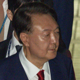 尹측 