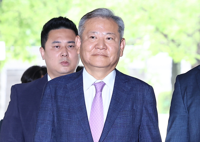 이상민 전 행정안전부 장관이 구속 전 피의자 심문(영장실질심사)을 위해 31일 서울 서초구 서울중앙지방법원으로 들어서고 있다. 연합뉴스