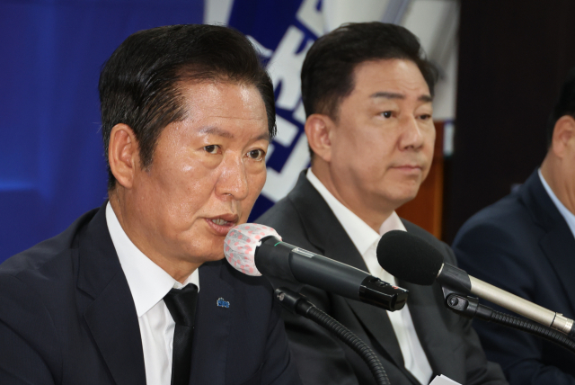 더불어민주당 정청래 대표가 8일 전남 무안군 전남도당에서 취임 후 처음으로 열린 현장 최고위원회의에서 발언하고 있다. 연합뉴스