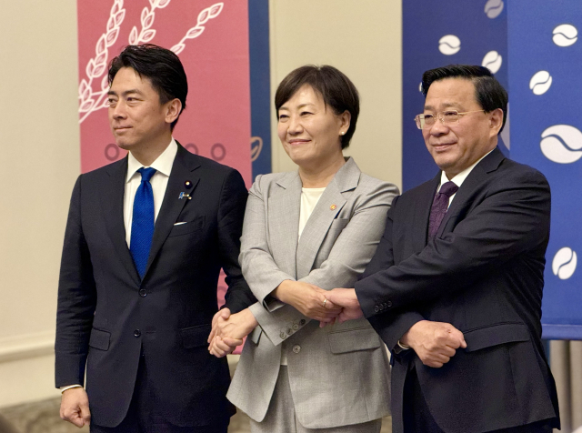 농림축산식품부는 11일 인천 파라다이스 호텔에서 송미령 농식품부 장관과 고이즈미 신지로(小泉進次郎) 일본 농림수산성 대신, 한쥔(韓俊) 중국 농업농촌부 부장이 참석한 가운데 