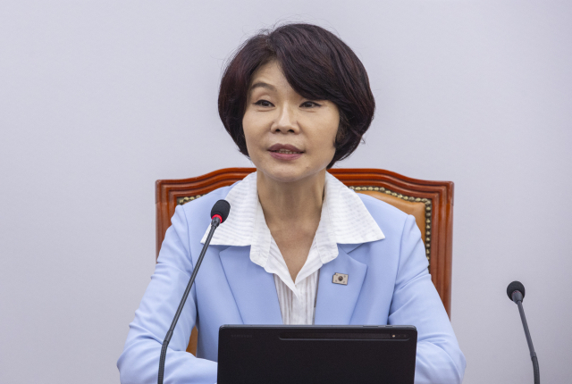 더불어민주당 한정애 정책위의장이 7일 국회에서 열린 원내정책회의에서 발언하고 있다. 연합뉴스