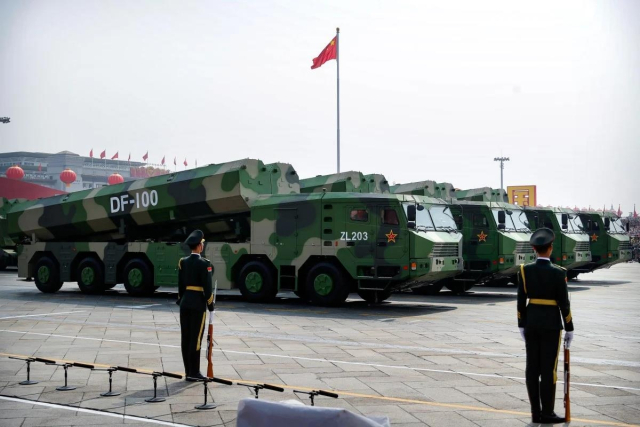 2019년 건국 70주년 열병식 때 공개됐던 DF-100 장착 차량[홍콩 SCMP 캡처]