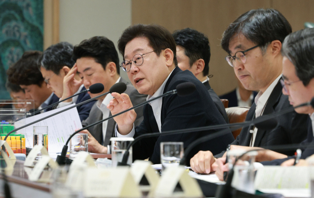 이재명 대통령이 13일 서울 용산 대통령실 청사에서 열린 나라재정 절약 간담회에서 발언하고 있다. 연합뉴스