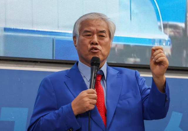 13일 서울 성북구 사랑제일교회에서 전광훈 목사가 8.15, 8.16 집회 관련 긴급기자회견을 하고 있다. 연합뉴스