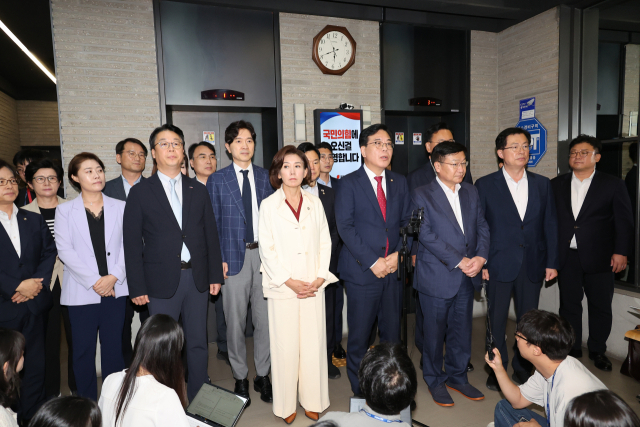 국민의힘 송언석 비상대책위원장 겸 원내대표가 13일 서울 여의도 국민의힘 당사에서 당사 압수수색과 관련해 입장을 밝히고 있다. 연합뉴스