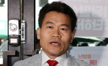 국힘 윤리위, '배신자 난동' 전한길에 가장 낮은 '경고' 조치