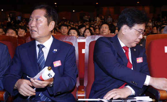 송언석, '악수 거부' 정청래 겨냥…